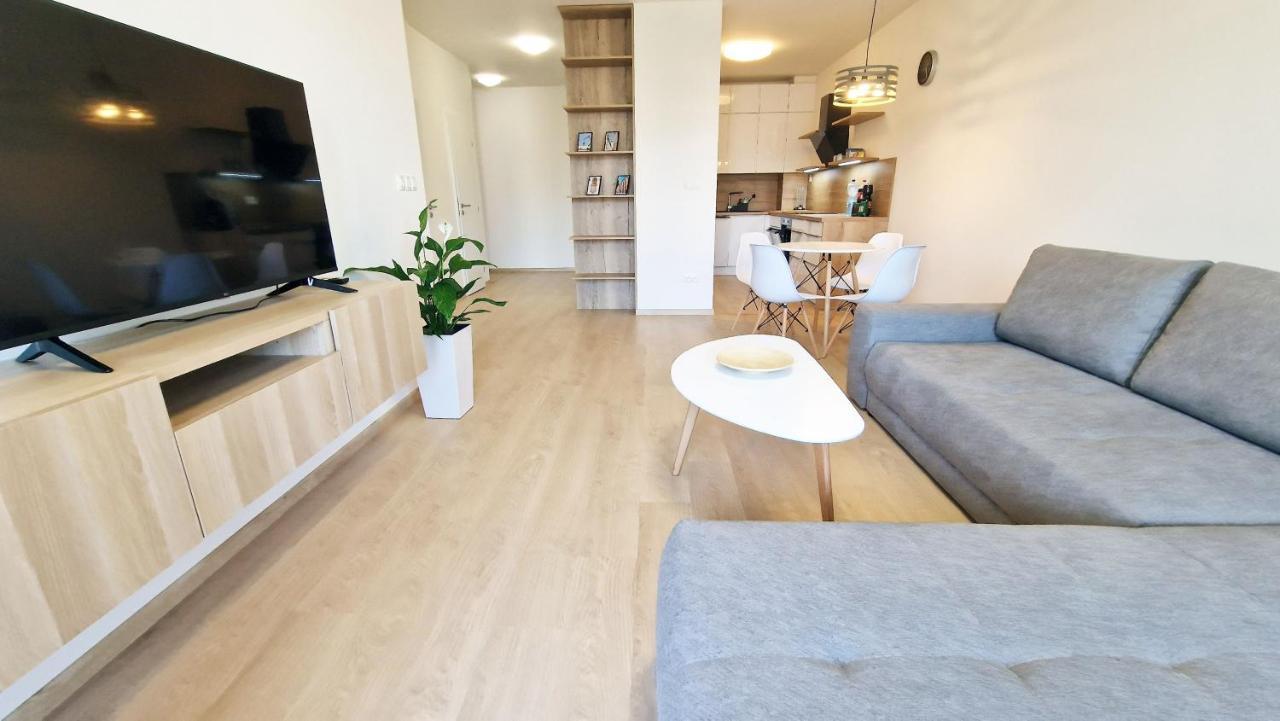 Luxo 2 Room Apartments By Bratislavatrip Exterior foto